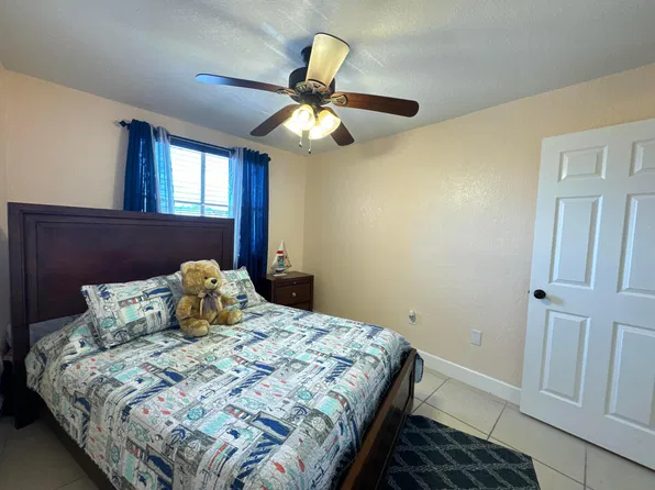 961 W 79th Place, Hialeah, FL 33014
