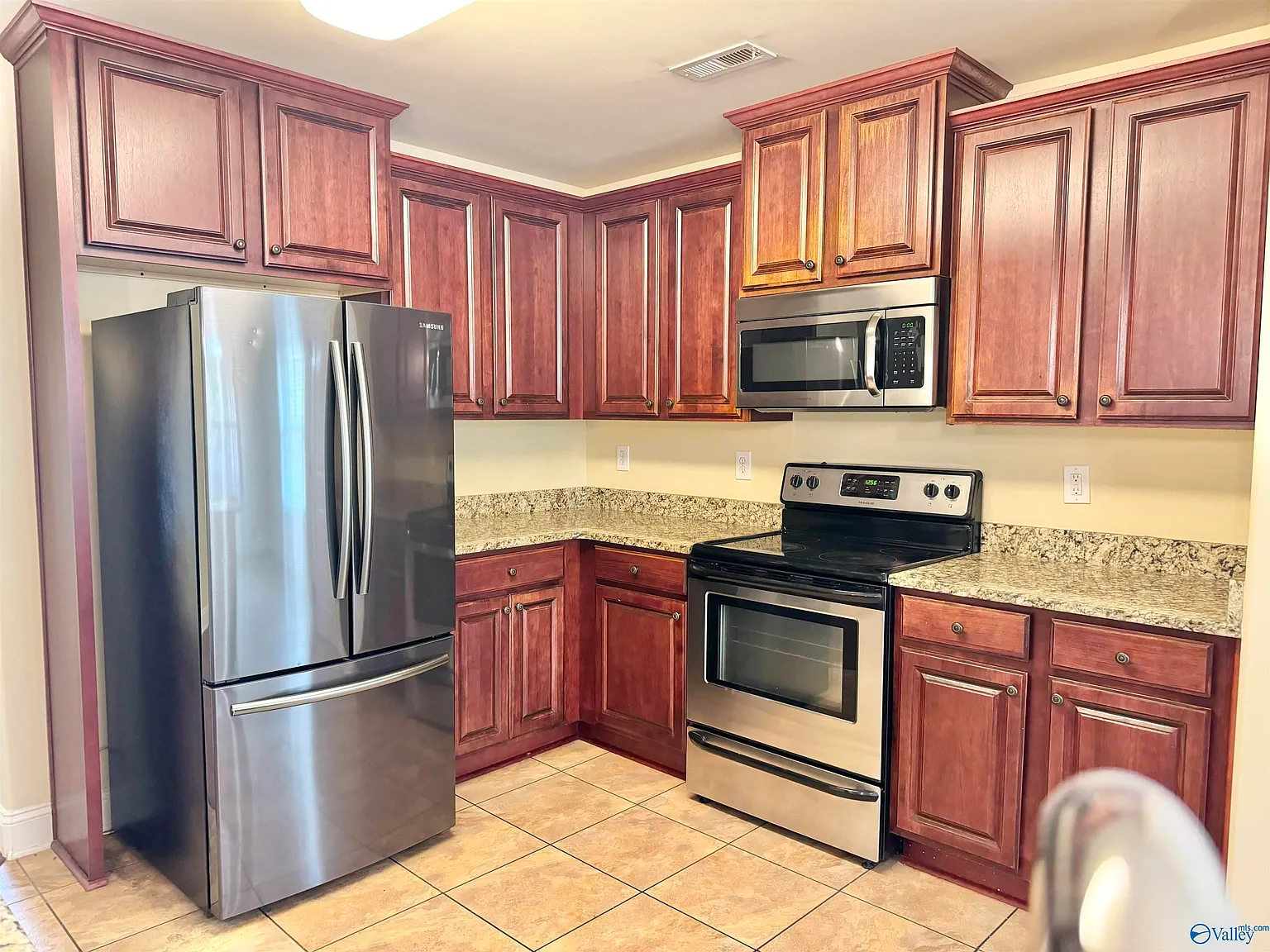 4 bed, 2.5 bath, 2253 sqft, $1,950 — Photo 2