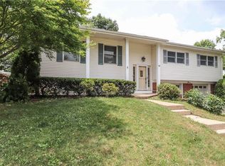 15 Hallo St, Edison, NJ 08837