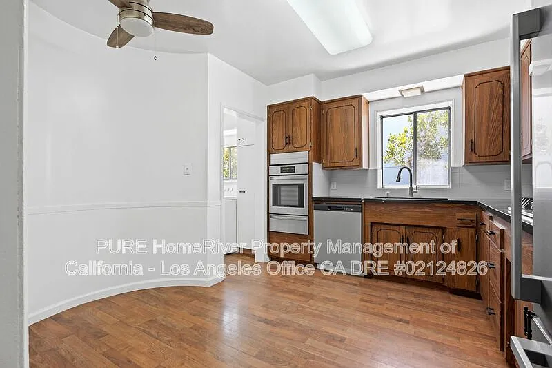 3 bed, 1.5 bath, 1570 sqft, $5,495 — Photo 2