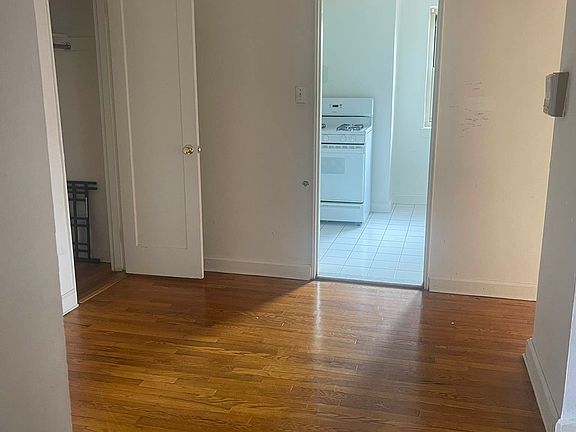 2nd image of 13524 Hoover Ave APT 5F