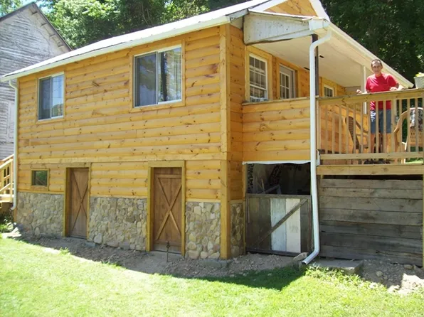 620 Spruce St, Marion, VA 24354