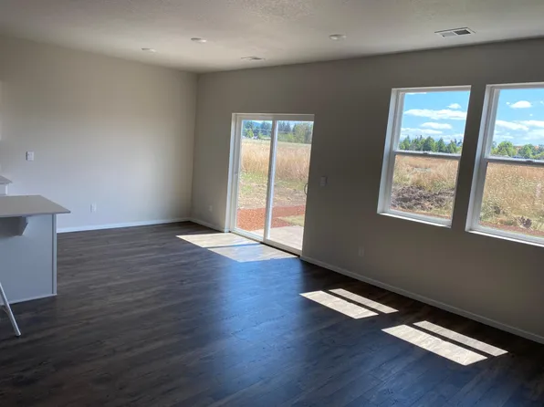 2911 Fenya St, Springfield, OR 97477