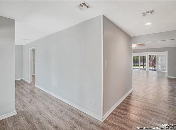 3rd image of 2834 Low Oak St