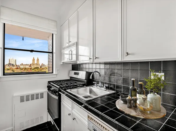 923 Fifth Avenue image 8 of 11