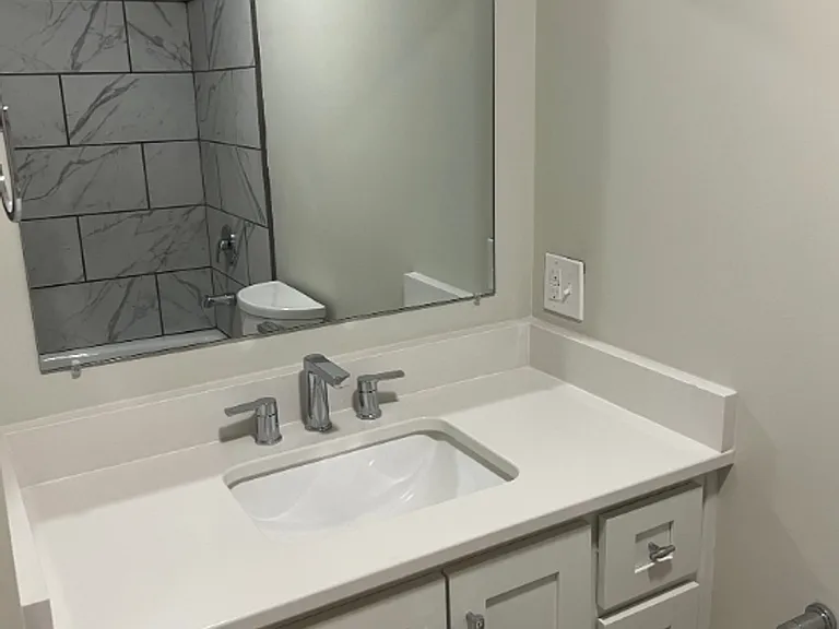 705 Hampton Dr — Photo 4