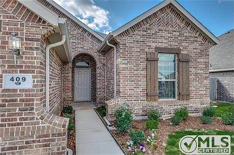 1st image of 409 Foxcraft Dr