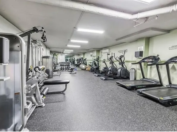 555 Kappock Street image 19 of 23