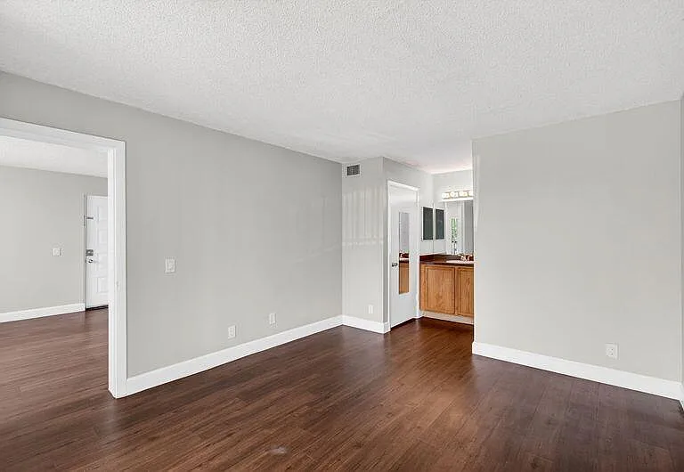 728 Executive Center Dr #29 — Photo 9