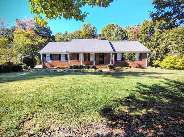 638 Graceland Dr, Asheboro, NC 27205