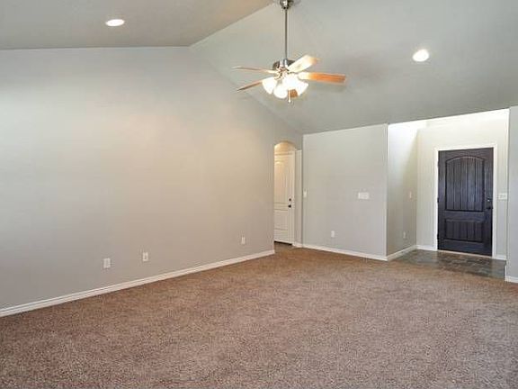 Entry/Living Room