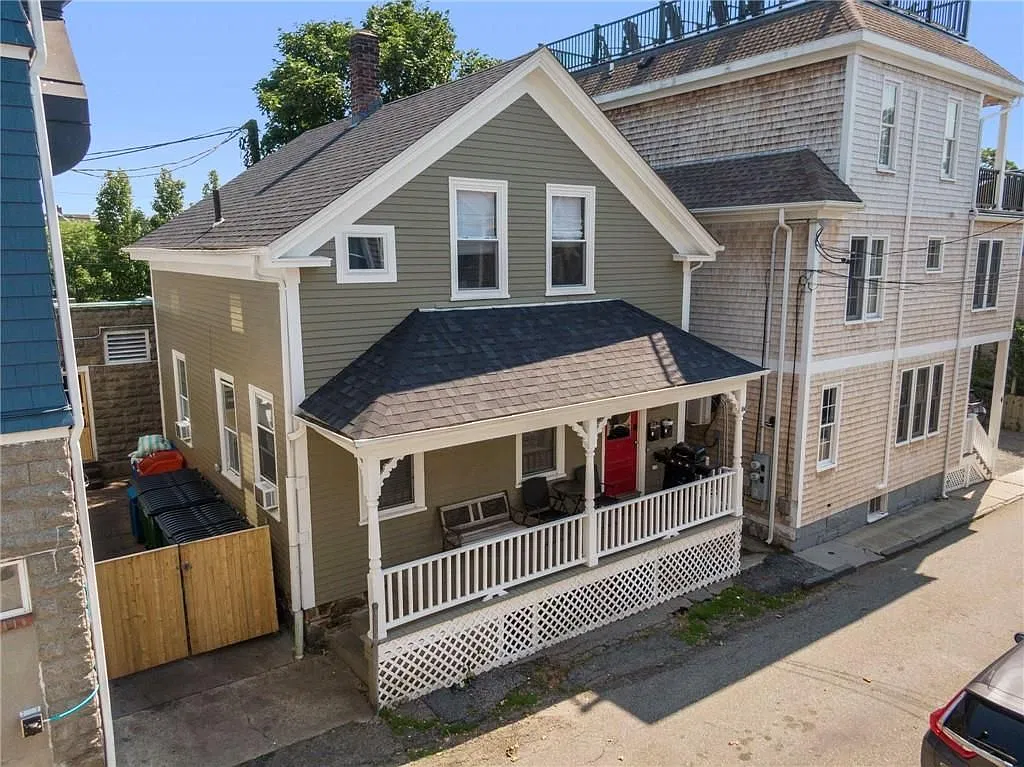 2 bed, 1.0 bath, 700 sqft, $2,800 — Photo 1