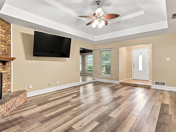2nd image of 135 Meadow Ridge Dr