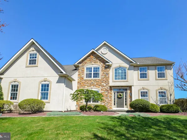 3001 Greentrail Dr, Schnecksville, PA 18078