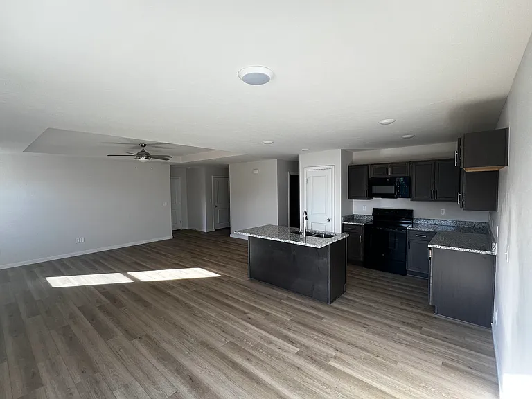 2436 E Spaniel St — Photo 2