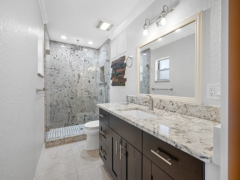 16324 Bonneville Dr — Photo 20