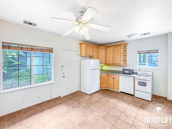 3rd image of 4323 1/2 Cleveland Ave #0