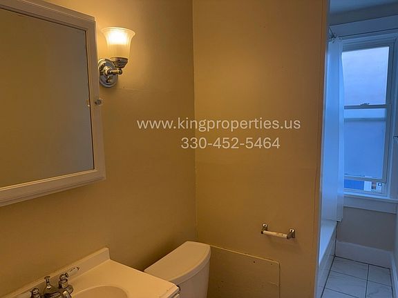 4th image of 800 6th St NW #2