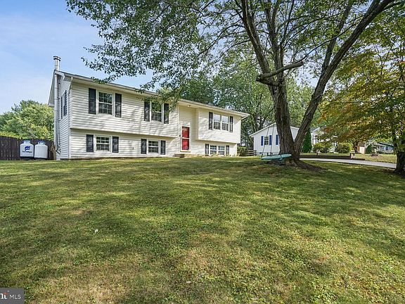 3rd image of 229 Oakridge Dr