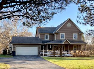 2410 Hirschman Ln, Hartland, WI 53029