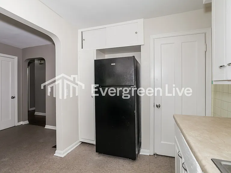 6923 Gloria Dr — Photo 7