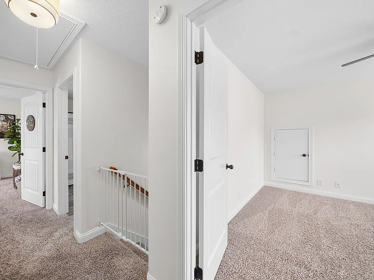 404 Sedgwick Ln — Photo 19