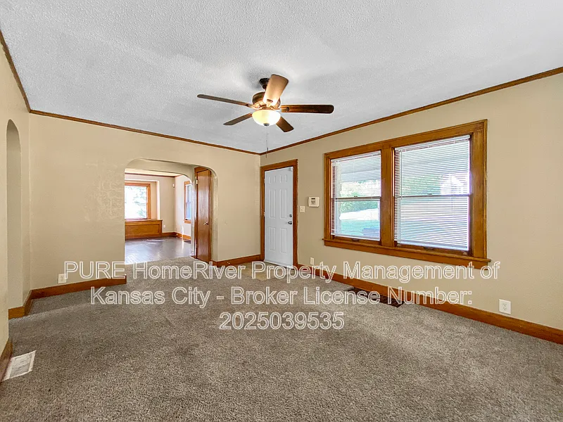 3 bed, 2.0 bath, 1432 sqft, $1,600 — Photo 3
