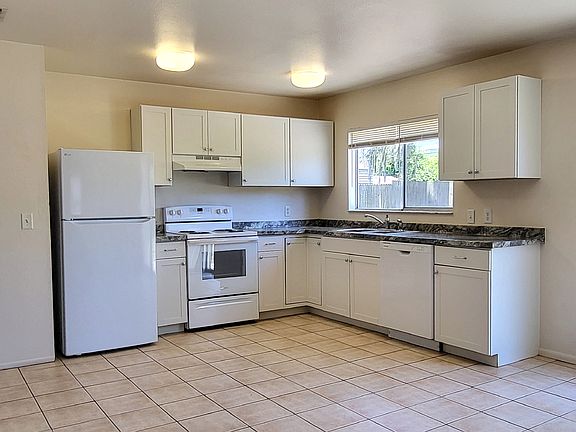 3rd image of 791 Cayuga Ave NE