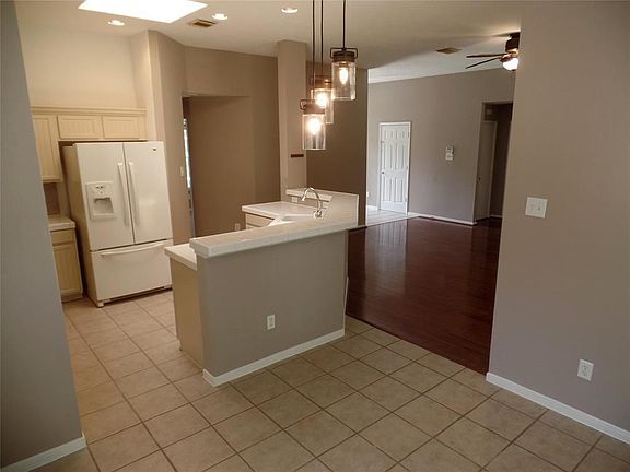 4th image of 1607 Sandy Park Dr