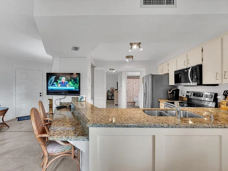 1605 S US Highway 1 #E201 — Photo 13