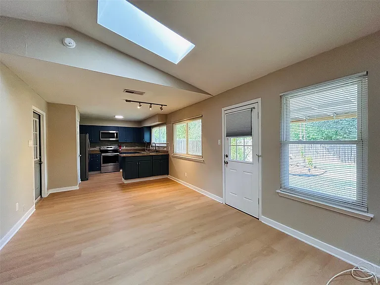 2608 Cypress Ln — Photo 4