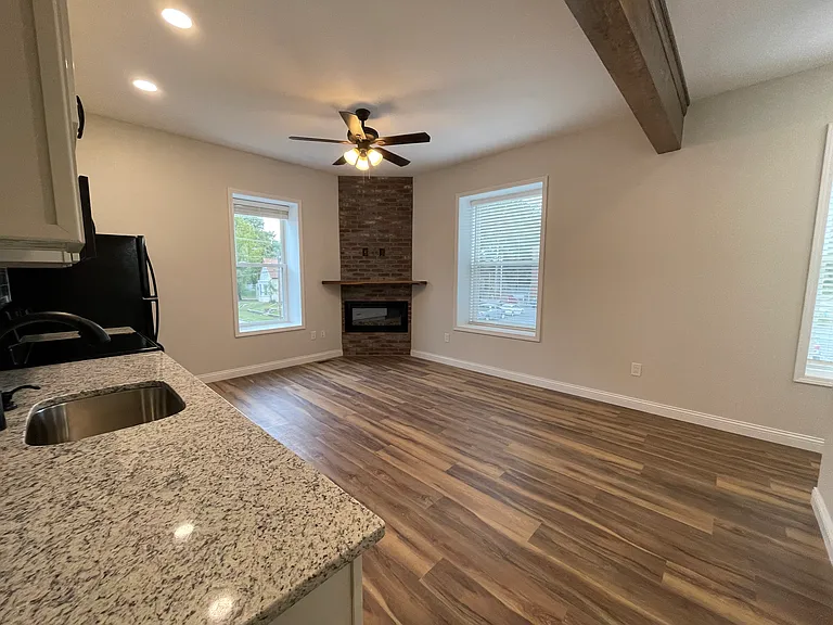 401 Walnut St #6 — Photo 9