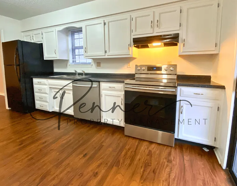3 bed, 2.0 bath, 1128 sqft, $1,250 — Photo 2