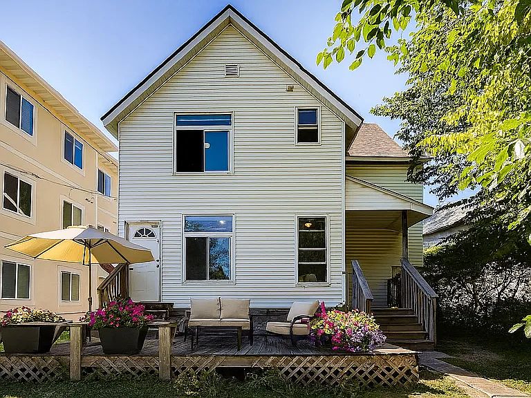 1st image of 825 15th Ave SE #2