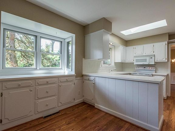5th image of 4371 Lyon Dr