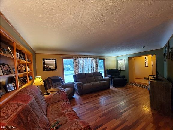 3rd image of 6427 Hiram Ave