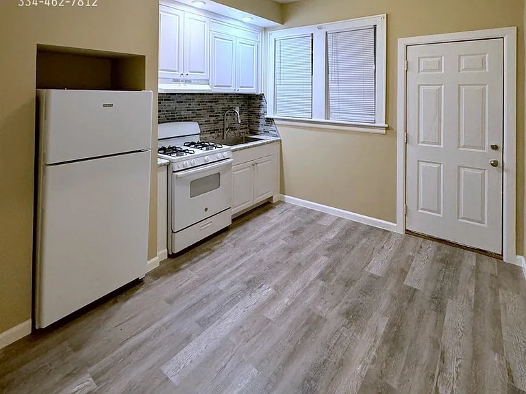1716 Winona Ave — Photo 5