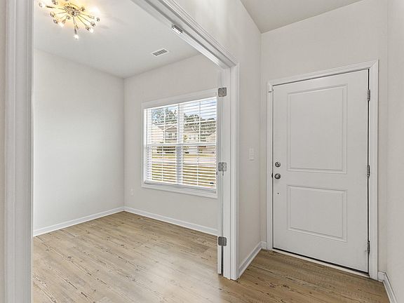 4th image of 10 Forest Meadow Ln
