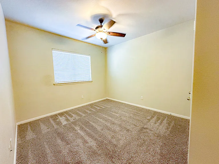 2033 Dove Crossing Dr — Photo 14
