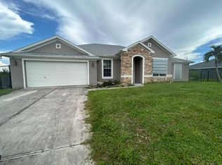 1051 NE 16th Pl, Cape Coral, FL 33909