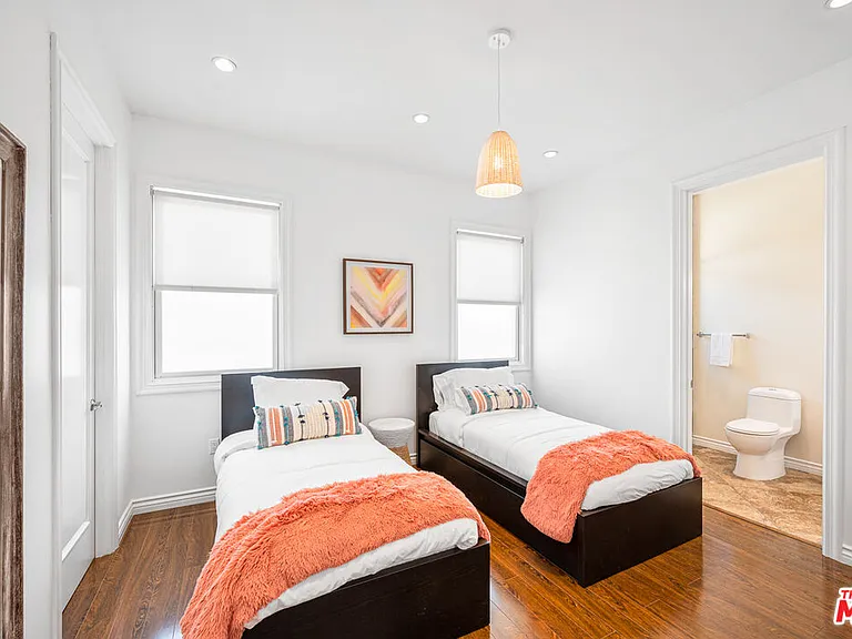 715 N Kilkea Dr #1/2 — Photo 16