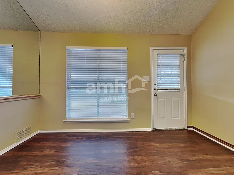 3235 Crystal Brook Ct — Photo 4