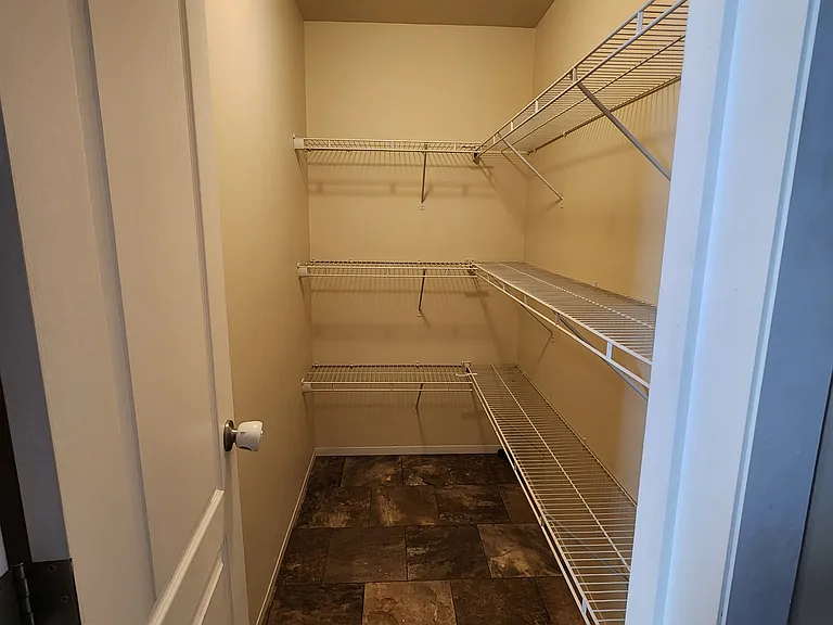 Broadview Estates — Photo 32