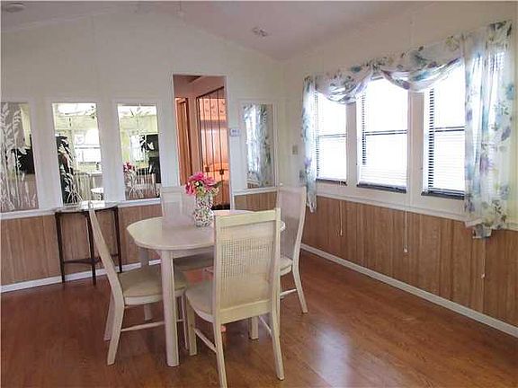 5th image of 605 Nettles Blvd