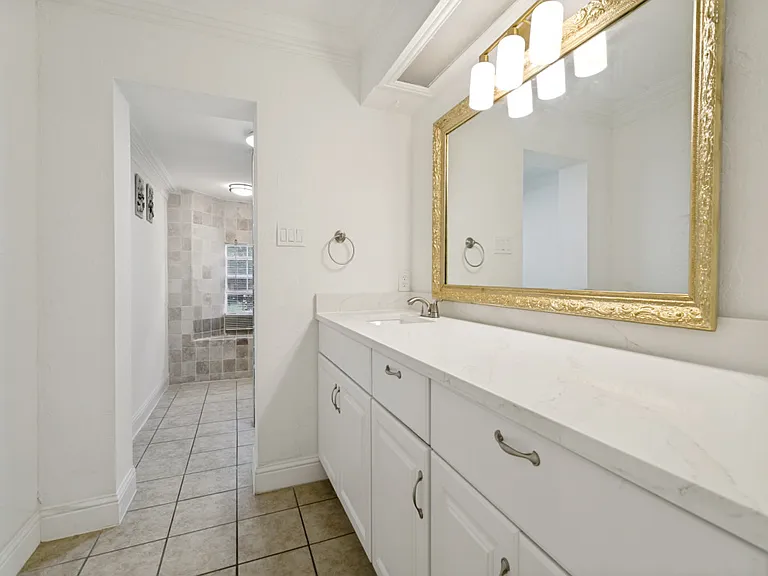 415 Crockett — Photo 12