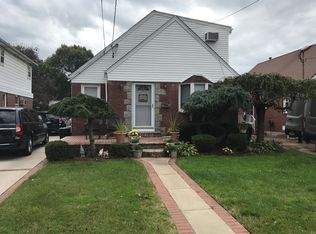 156 E Dover St, Valley Stream, NY 11580