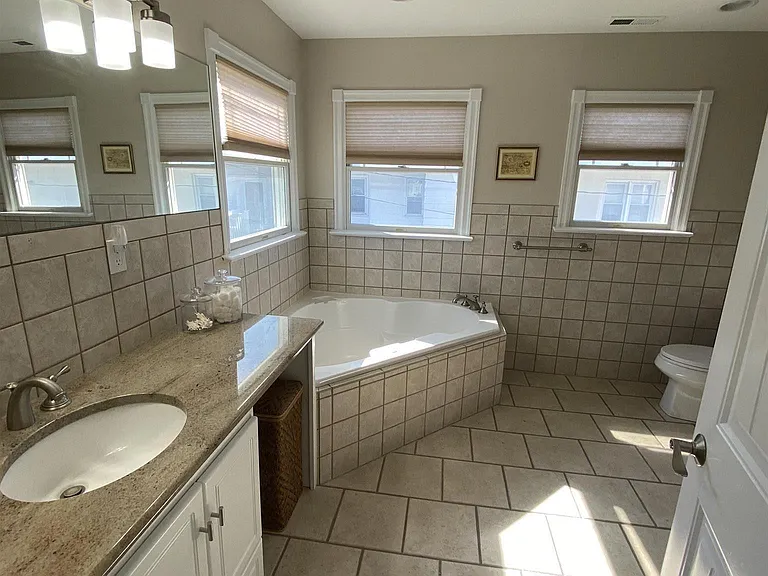 122 N Monroe Ave #WINTER RENTAL — Photo 14