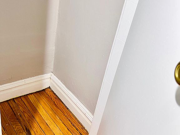 4th image of 111 Fairview Ave