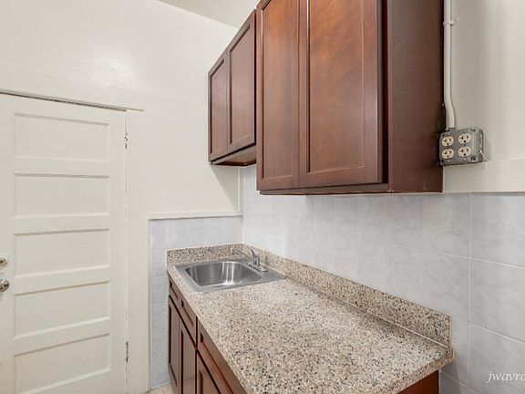 2nd image of 729 Hyde St APT 11