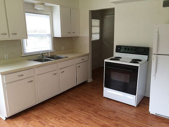 4th image of 1809 N Main St